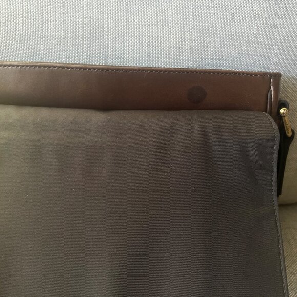Fossil Messenger Bag in Chocolate Brown Leather, Super Cute, Barely Used - Picture 13 of 14